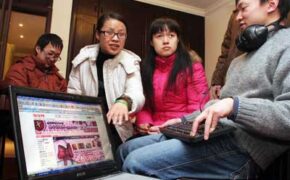 Cử nhân khiếm thị kinh doanh trên mạng